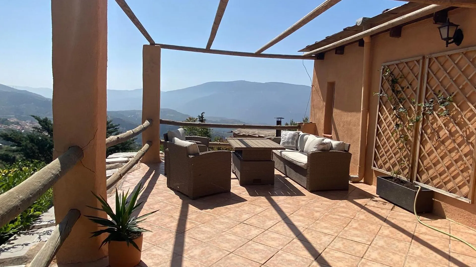 Rustic Apartment In Lanjarón Pensión